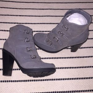 New booties with heels in gray